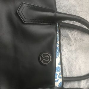 Lululemon Athletica black tote w/ laptop storage
